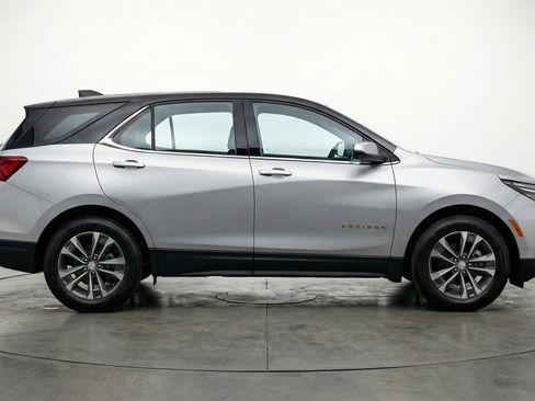 Used 2025 Chevrolet Equinox LT FWD image 11