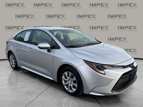 Used 2025 Toyota Corolla LE image 7