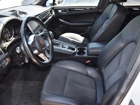 Used 2018 Porsche Macan Sport Edition AWD/4WD image 9