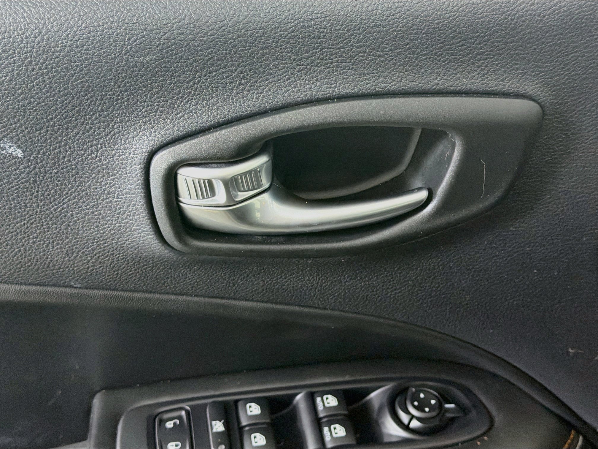 Used 2019 Jeep Compass Sport w/ Tech Group FWD image 15