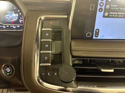 Used 2023 GMC Yukon XL SLT AWD/4WD image 25