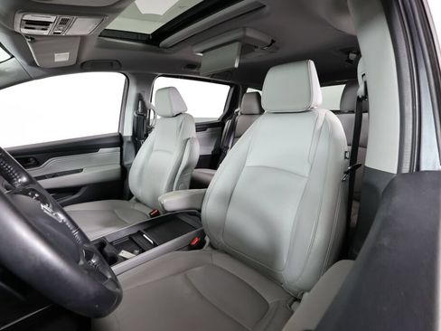 Used 2018 Honda Odyssey Touring image 12