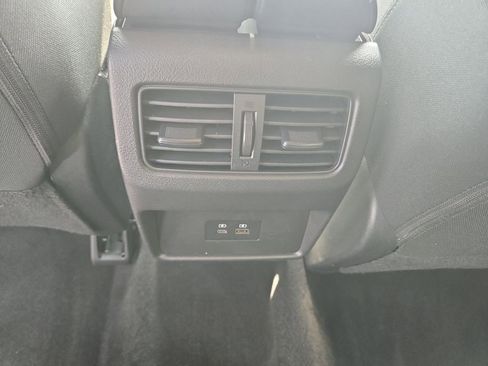 Used 2023 Nissan Rogue SV AWD/4WD image 18