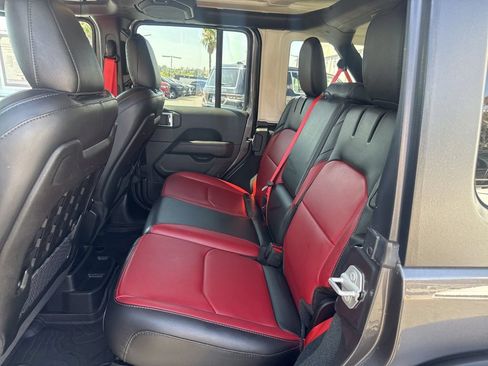 Used 2023 Jeep Wrangler Unlimited Rubicon 4xe AWD/4WD image 17