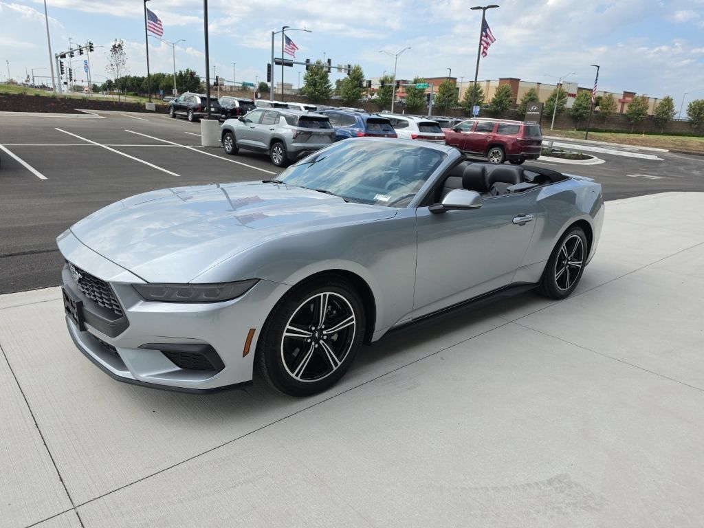 Used 2025 Ford Mustang Premium RWD image 18