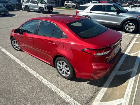 Used 2021 Toyota Corolla LE FWD image 2