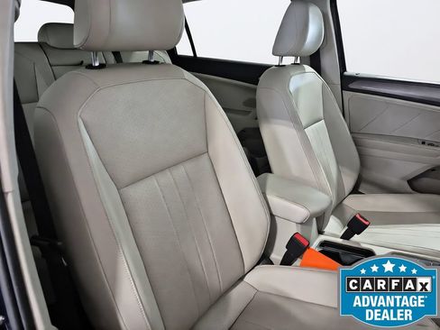 Used 2022 Volkswagen Tiguan SE FWD image 33