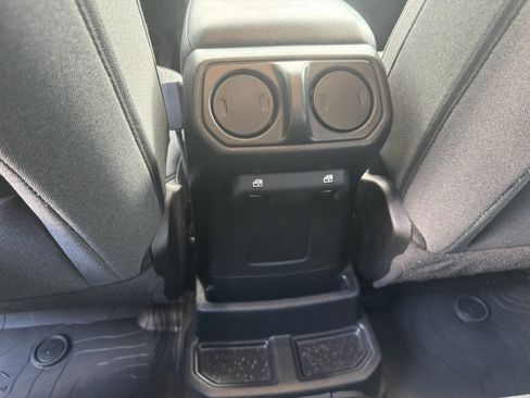 Used 2025 Jeep Wrangler Willys AWD/4WD image 23