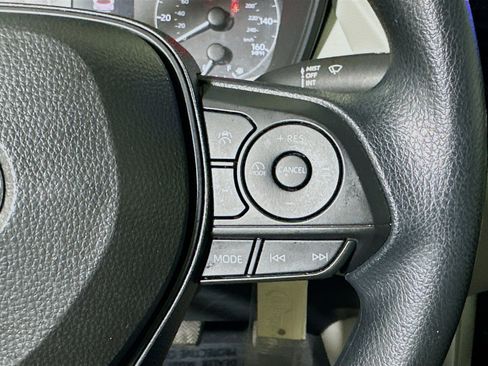 Used 2024 Toyota Corolla Cross L image 17