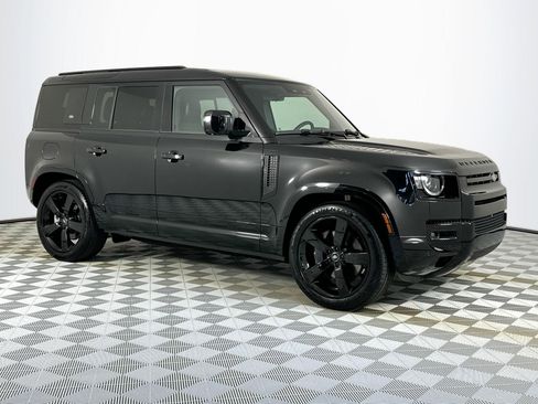 Used 2024 Land Rover Defender 110 X-Dynamic SE AWD/4WD image 3