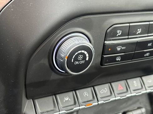 Used 2025 Chevrolet Silverado 1500 W/T image 25