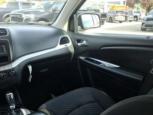 Used 2019 Dodge Journey SE w/ Blacktop Package FWD image 13