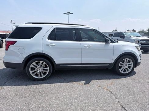 Used 2017 Ford Explorer XLT w/ Equipment Group 202A FWD image 2