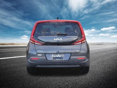 Used 2022 Kia Soul LX image 13