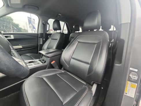 Used 2022 Ford Explorer XLT w/ Equipment Group 202A RWD image 8