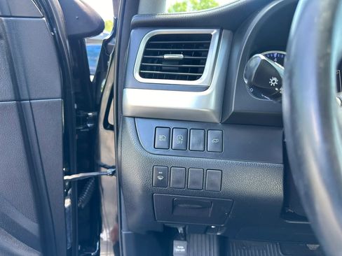 Used 2018 Toyota Highlander Plus w/ Protection Package #3 AWD/4WD image 22