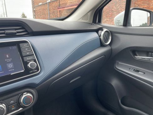 Used 2025 Nissan Versa SV image 34