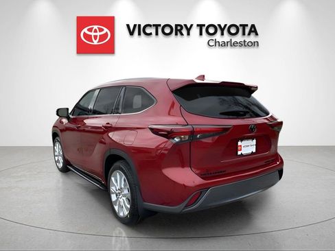 New 2026 Toyota Highlander Limited image 4