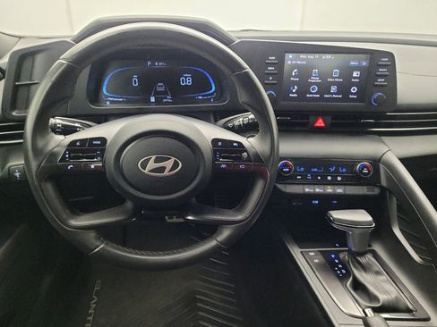 Used 2025 Hyundai Elantra Sport FWD image 22