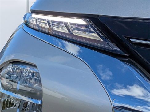 Used 2024 Mitsubishi Outlander FWD image 9