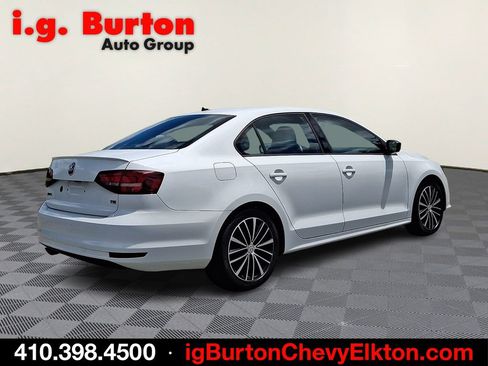 Used 2017 Volkswagen Jetta Sport FWD image 6