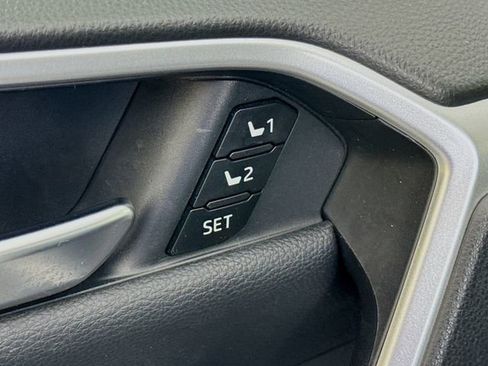 Used 2021 Toyota RAV4 Limited image 34