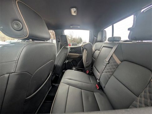 Used 2024 GMC Canyon Denali image 11