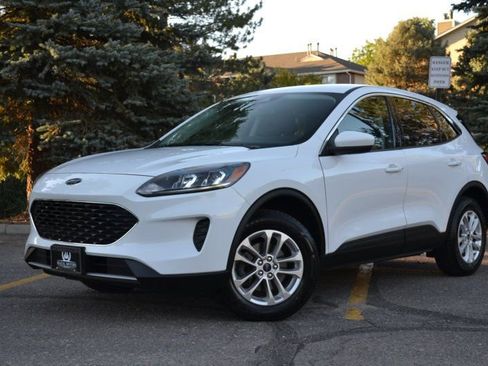 Used 2021 Ford Escape SE image 2