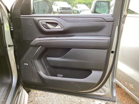 Used 2023 GMC Yukon SLT AWD/4WD image 9