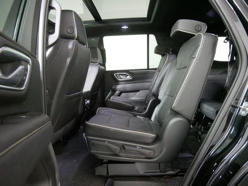 Used 2023 GMC Yukon SLT AWD/4WD image 18