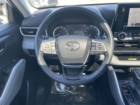 Used 2023 Toyota Highlander XLE image 20