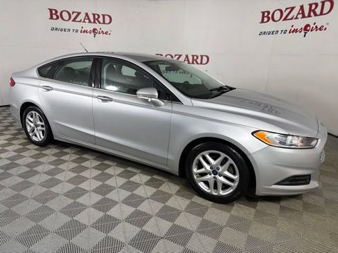 Used 2016 Ford Fusion SE FWD image 16