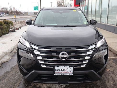 Certified 2025 Nissan Rogue SV AWD/4WD image 4