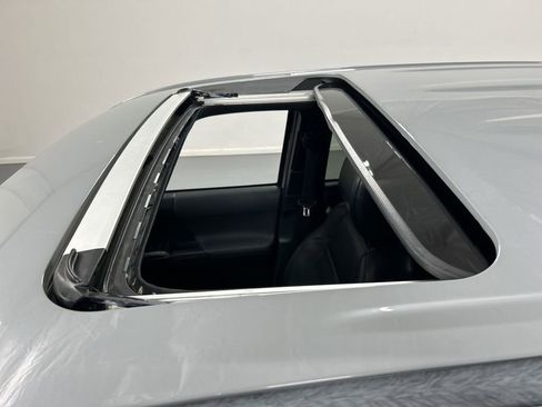 Used 2018 Toyota Tacoma TRD Sport image 20