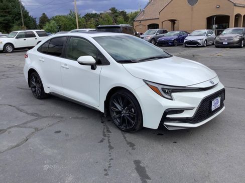 Used 2025 Toyota Corolla SE w/ SE Premium Package AWD/4WD image 7
