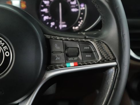 Used 2018 Alfa Romeo Stelvio AWD image 8