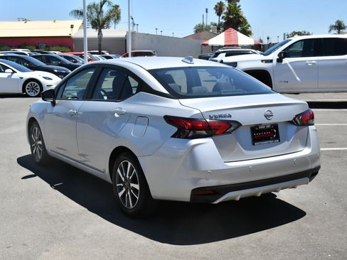 Used 2025 Nissan Versa SV FWD image 6