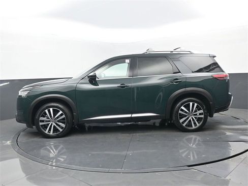 Used 2024 Nissan Pathfinder Platinum image 24
