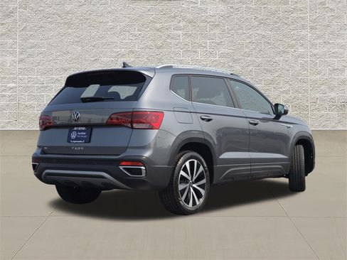 Certified 2023 Volkswagen Taos SE w/ Panoramic Sunroof Package FWD image 7