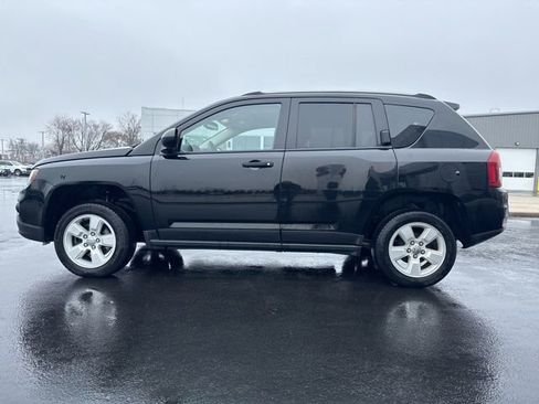 Used 2017 Jeep Compass Sport image 4