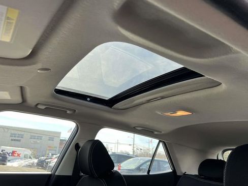 Certified 2023 Hyundai Venue SEL image 17