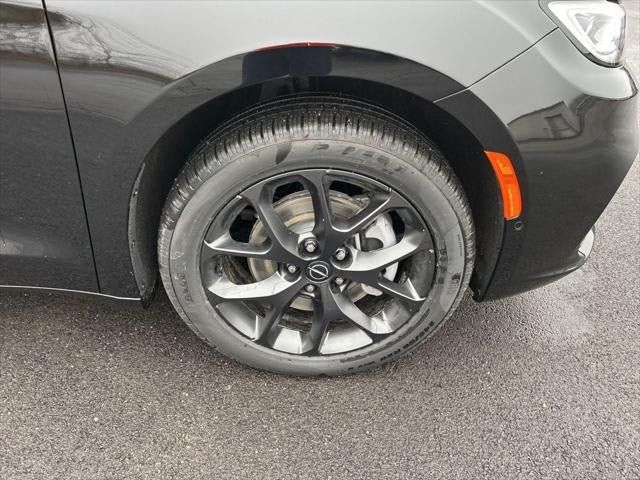 New 2026 Chrysler Pacifica Select w/ S Appearance Package AWD/4WD image 45