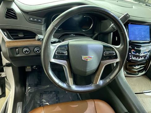 Used 2019 Cadillac Escalade ESV Luxury image 12