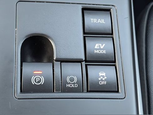 Used 2024 Toyota Highlander XLE AWD/4WD image 14