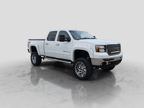 Used 2010 GMC Sierra 2500 SLT AWD/4WD image 2