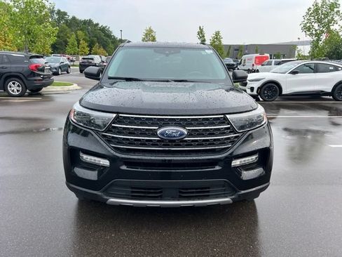 Used 2023 Ford Explorer XLT w/ Equipment Group 202A AWD/4WD image 2