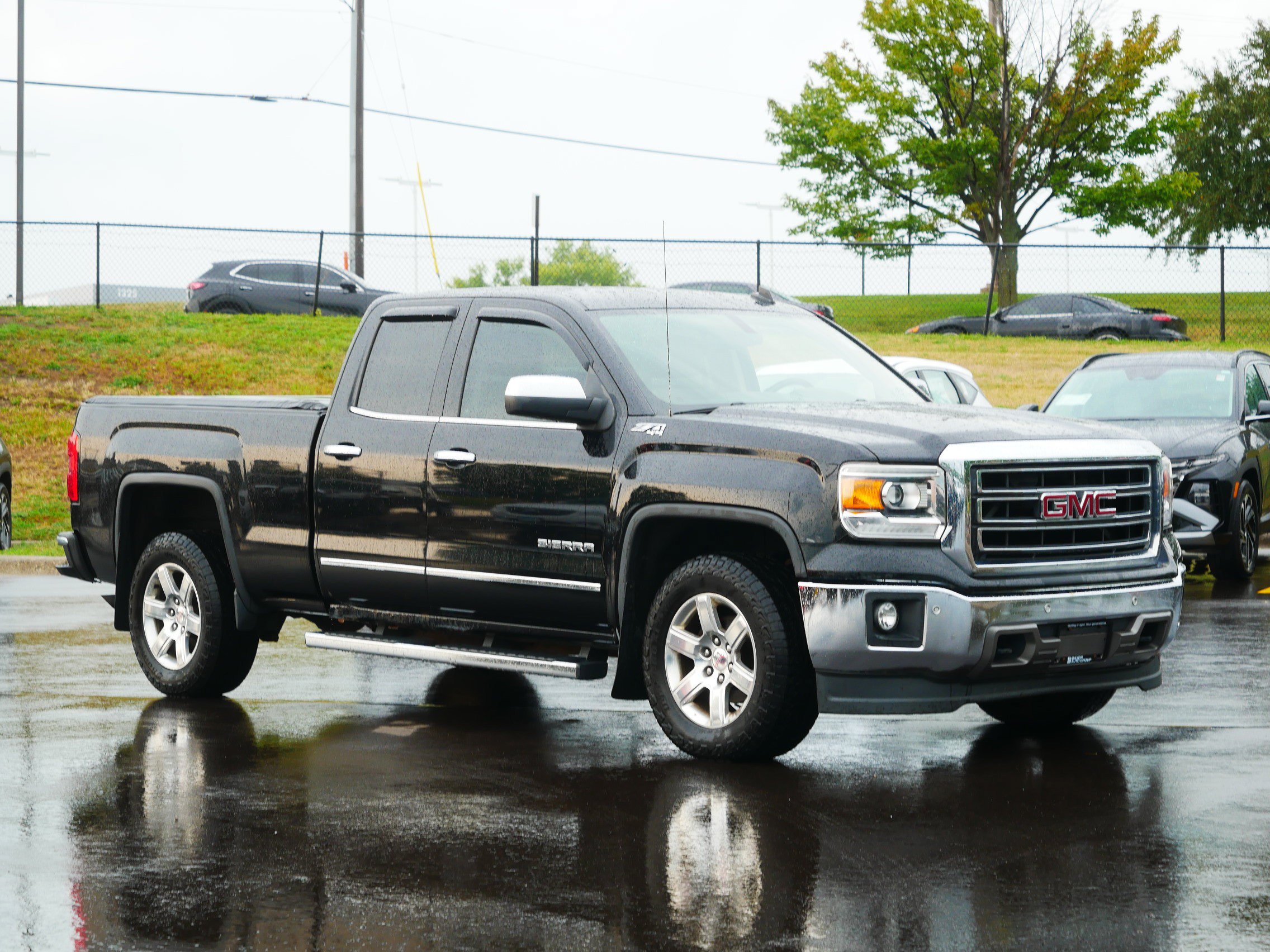 Used 2014 GMC Sierra 1500 SLT w/ SLT Preferred Package AWD/4WD image 4