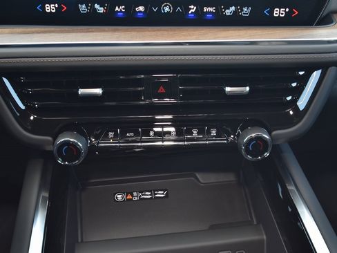 New 2026 Chevrolet Suburban High Country image 18