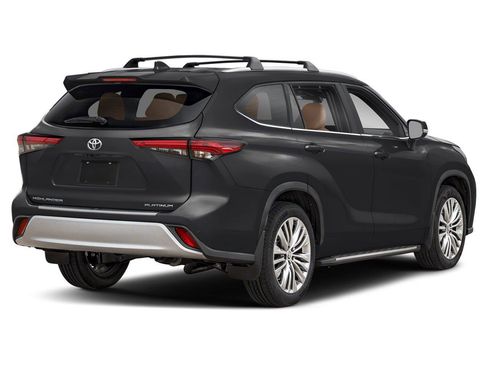 Used 2024 Toyota Highlander Platinum AWD/4WD image 2