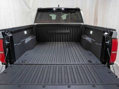 Certified 2025 Toyota Tacoma SR5 AWD/4WD image 5